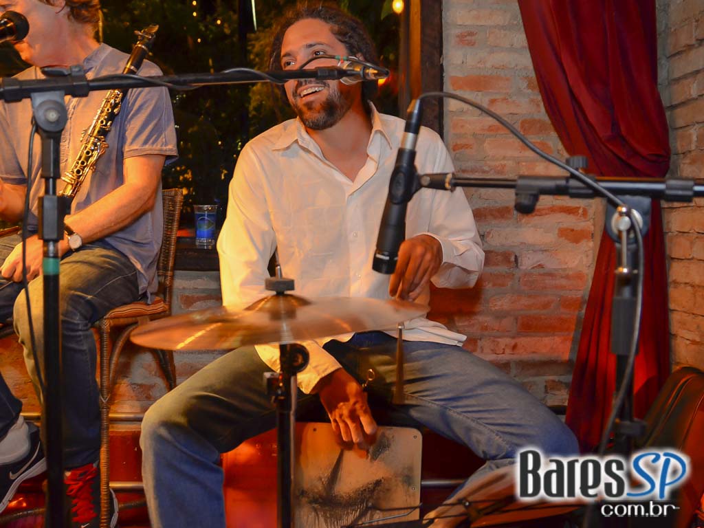 Les Serges se apresentou nesta quinta-feira no palco do Madeleine Les Serges se apresentou nesta quinta-feira no palco do Madeleine