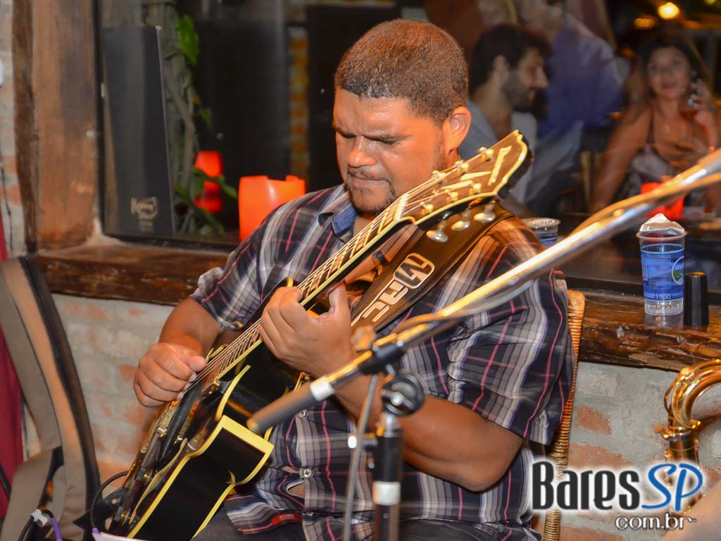 Les Serges se apresentou nesta quinta-feira no palco do Madeleine Les Serges se apresentou nesta quinta-feira no palco do Madeleine