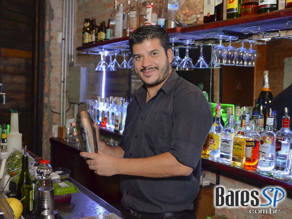 Les Serges se apresentou nesta quinta-feira no palco do Madeleine Les Serges se apresentou nesta quinta-feira no palco do Madeleine