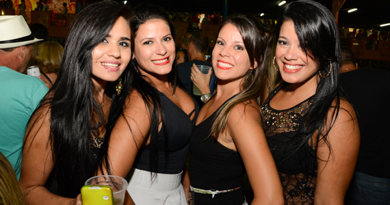 Ensaios da Escola de Samba Rosas de Ouro para o Carnaval de São Paulo 2015