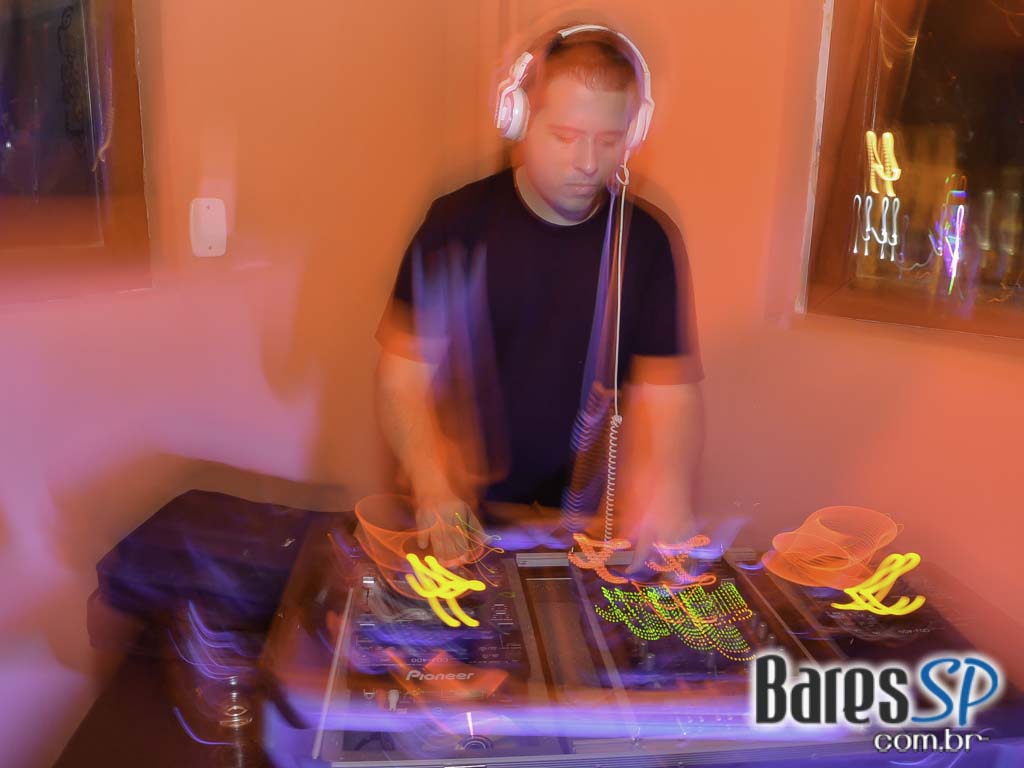 Club Sessions com transmissão do UFC ao vivo e DJs especiais no Sr. Balthazar Club Sessions com transmissão do UFC ao vivo e DJs especiais no Sr. Balthazar