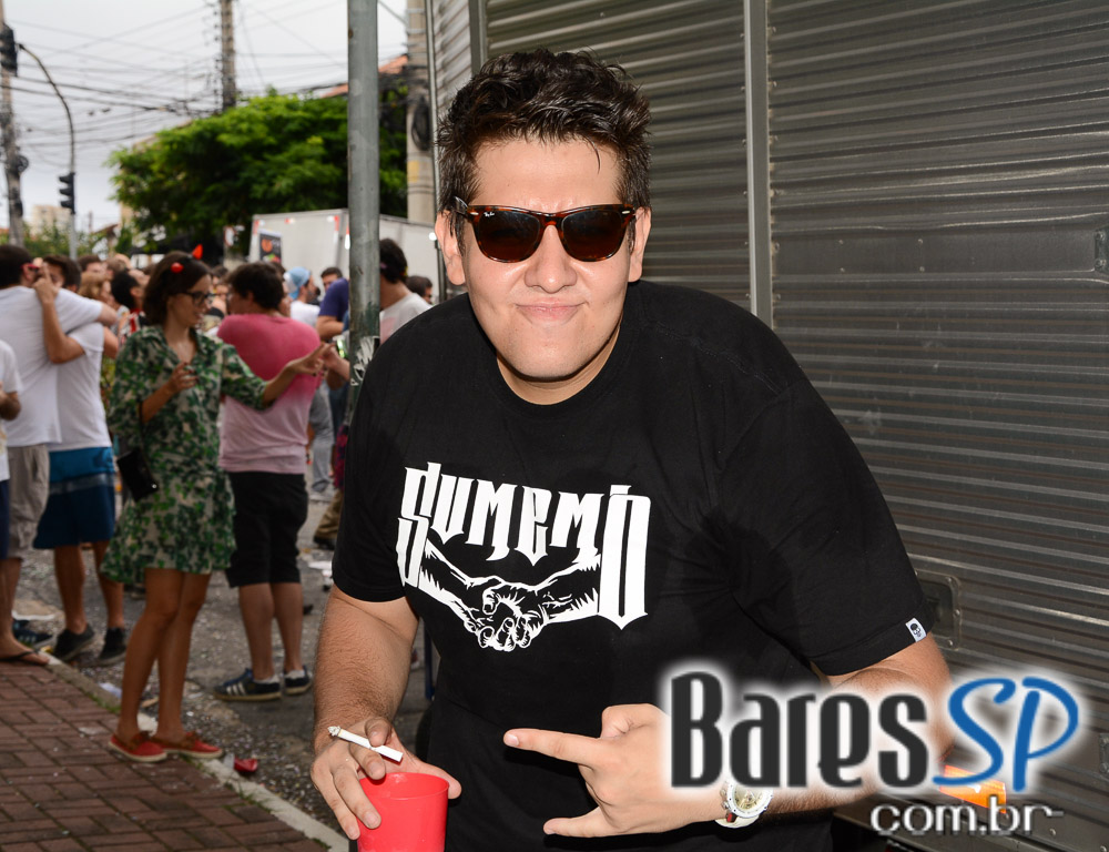 Bloco Unidos da Ressaca do Diabo na Vila Mariana Bloco Unidos da Ressaca do Diabo na Vila Mariana