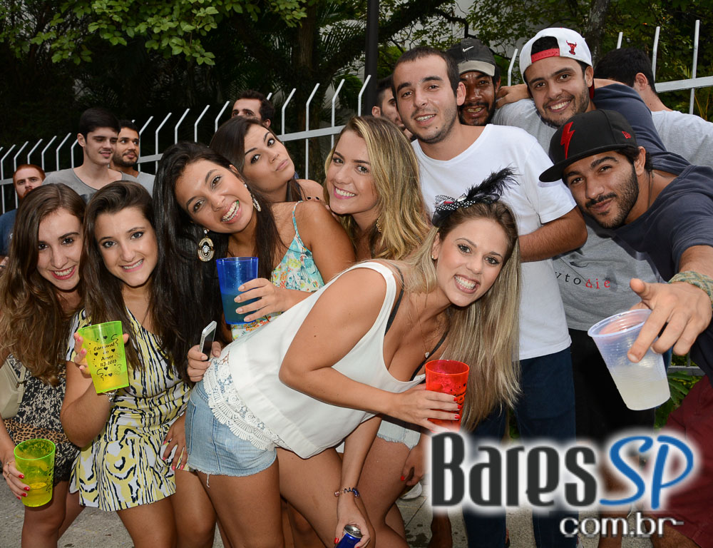 Bloco Unidos da Ressaca do Diabo na Vila Mariana Bloco Unidos da Ressaca do Diabo na Vila Mariana