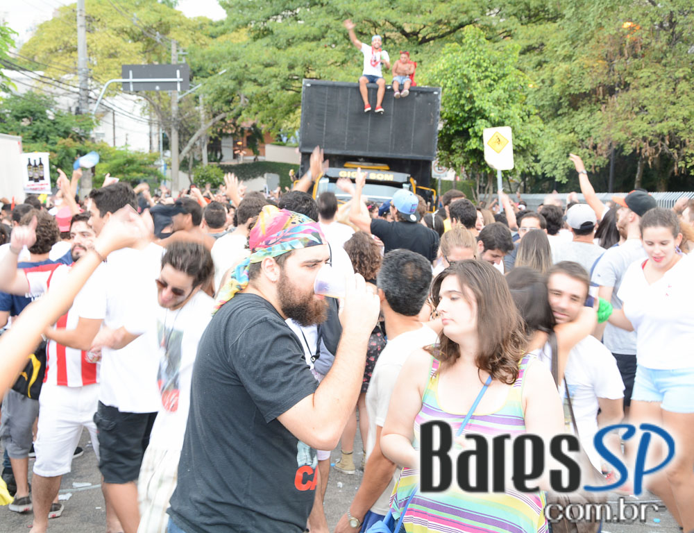 Bloco Unidos da Ressaca do Diabo na Vila Mariana Bloco Unidos da Ressaca do Diabo na Vila Mariana