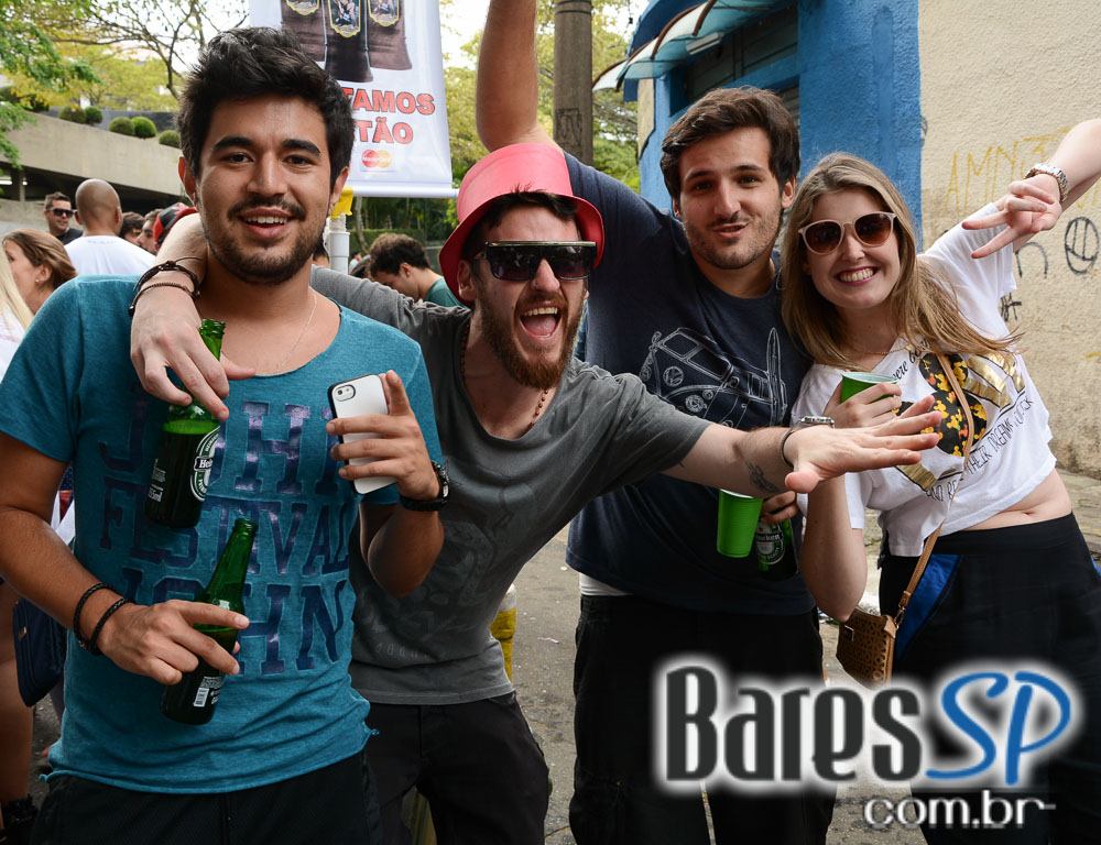 Bloco Unidos da Ressaca do Diabo na Vila Mariana Bloco Unidos da Ressaca do Diabo na Vila Mariana