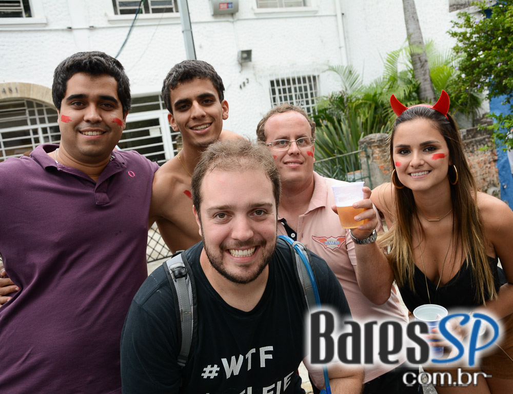 Bloco Unidos da Ressaca do Diabo na Vila Mariana Bloco Unidos da Ressaca do Diabo na Vila Mariana