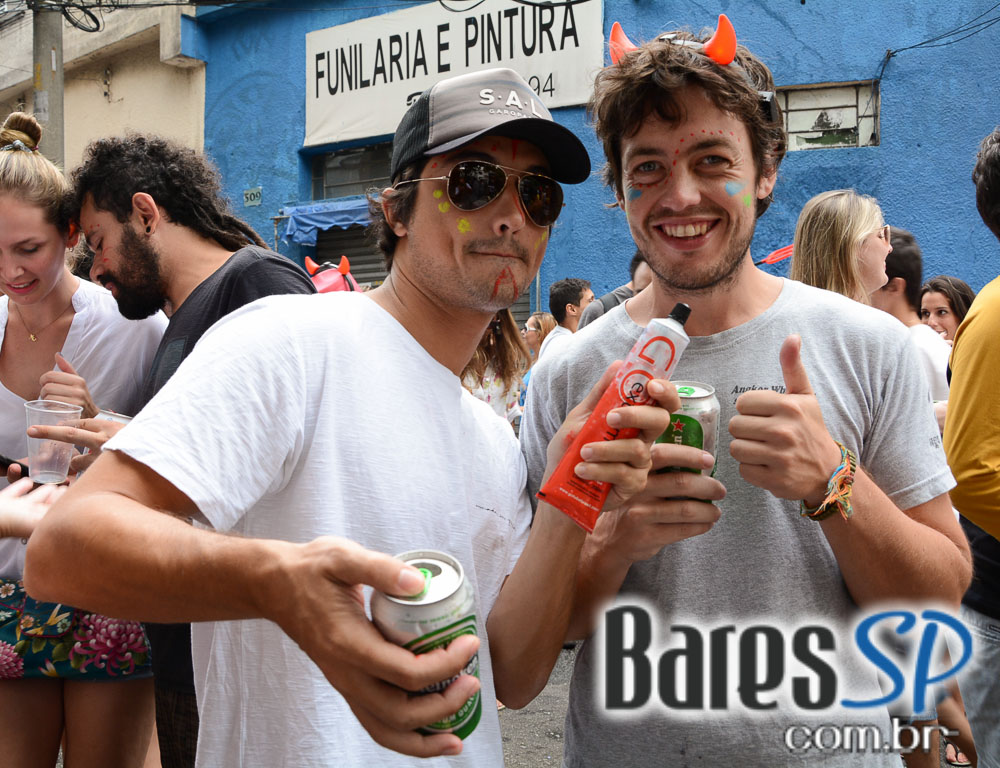 Bloco Unidos da Ressaca do Diabo na Vila Mariana Bloco Unidos da Ressaca do Diabo na Vila Mariana