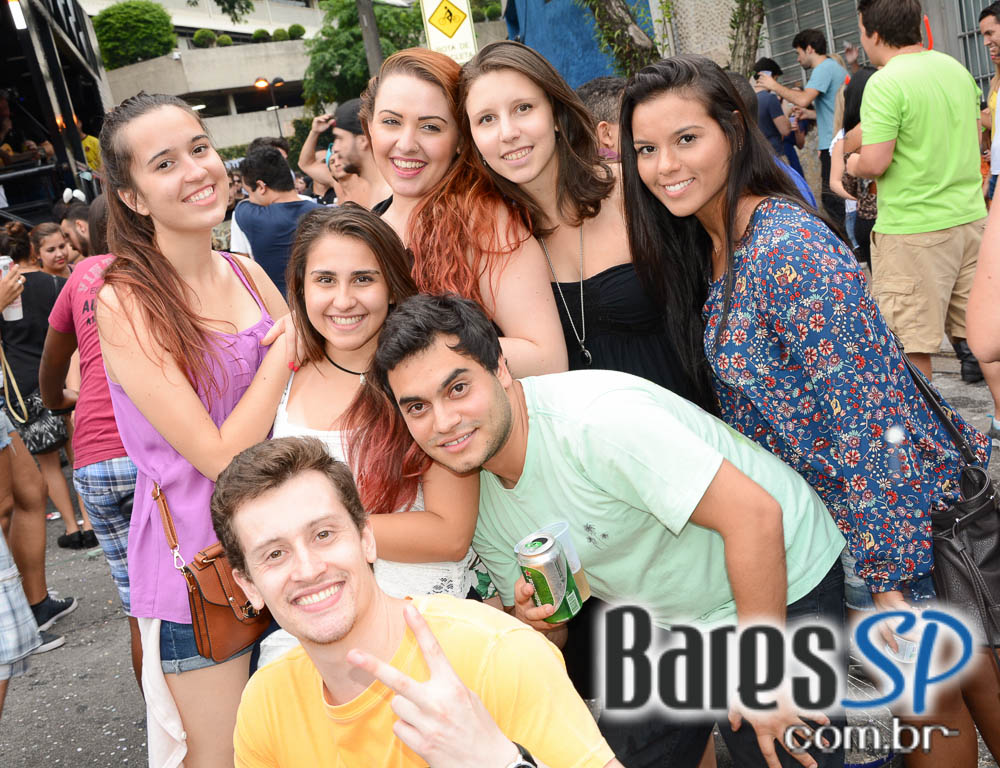 Bloco Unidos da Ressaca do Diabo na Vila Mariana Bloco Unidos da Ressaca do Diabo na Vila Mariana