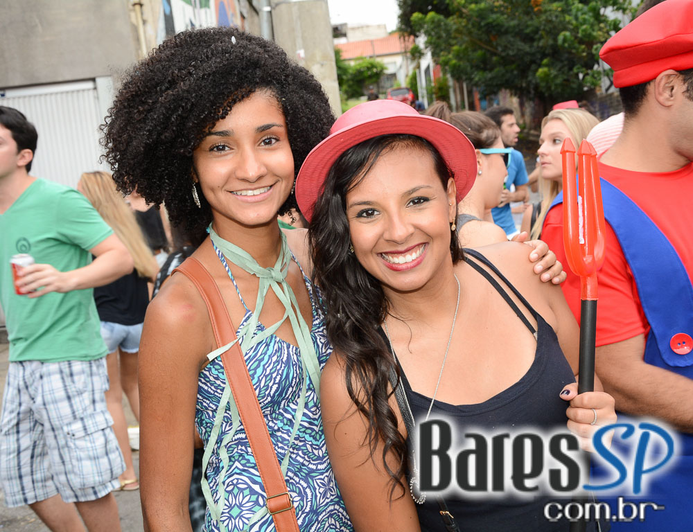 Bloco Unidos da Ressaca do Diabo na Vila Mariana Bloco Unidos da Ressaca do Diabo na Vila Mariana