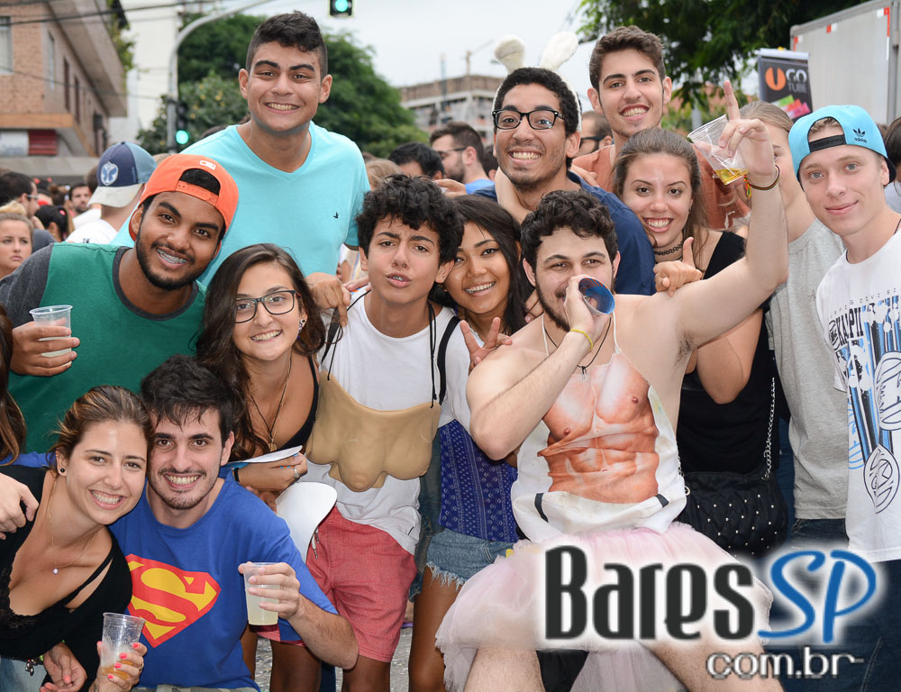 Bloco Unidos da Ressaca do Diabo na Vila Mariana Bloco Unidos da Ressaca do Diabo na Vila Mariana