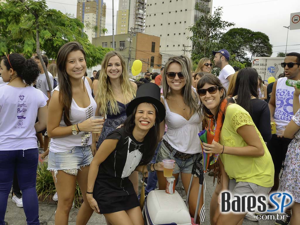 Bloco Me Viu Mentiu - O Bloco mais bonito do Brasil na Casa 92 Bloco Me Viu Mentiu - O Bloco mais bonito do Brasil na Casa 92