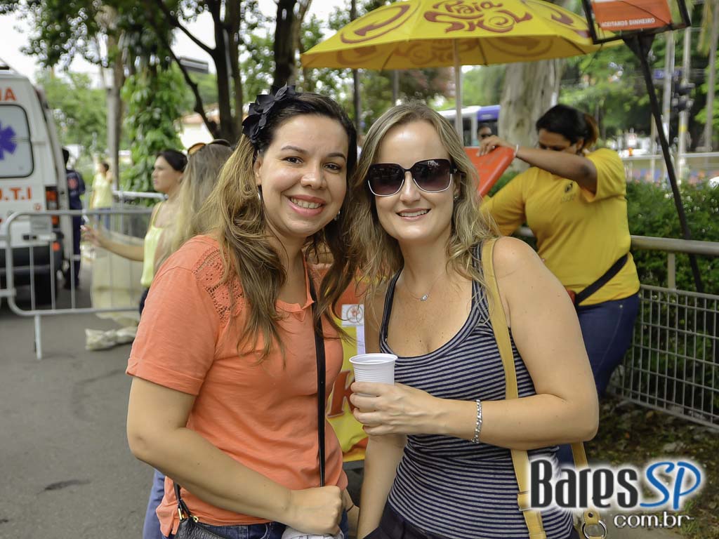 Bloco de Carnaval Fogo & Paixão embalou a tarde de sábado em frente ao bar Pirajá Bloco de Carnaval Fogo & Paixão embalou a tarde de sábado em frente ao bar Pirajá