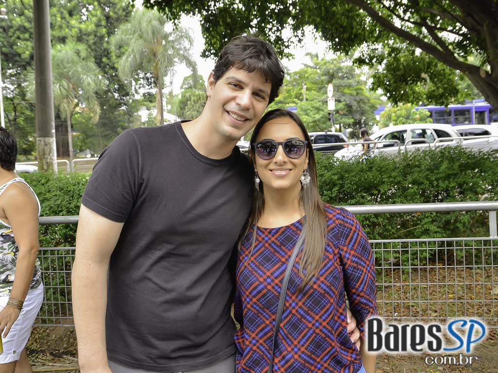 Bloco de Carnaval Fogo & Paixão embalou a tarde de sábado em frente ao bar Pirajá Bloco de Carnaval Fogo & Paixão embalou a tarde de sábado em frente ao bar Pirajá