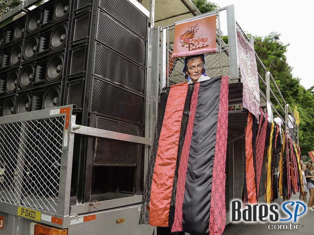 Bloco de Carnaval Fogo & Paixão embalou a tarde de sábado em frente ao bar Pirajá Bloco de Carnaval Fogo & Paixão embalou a tarde de sábado em frente ao bar Pirajá
