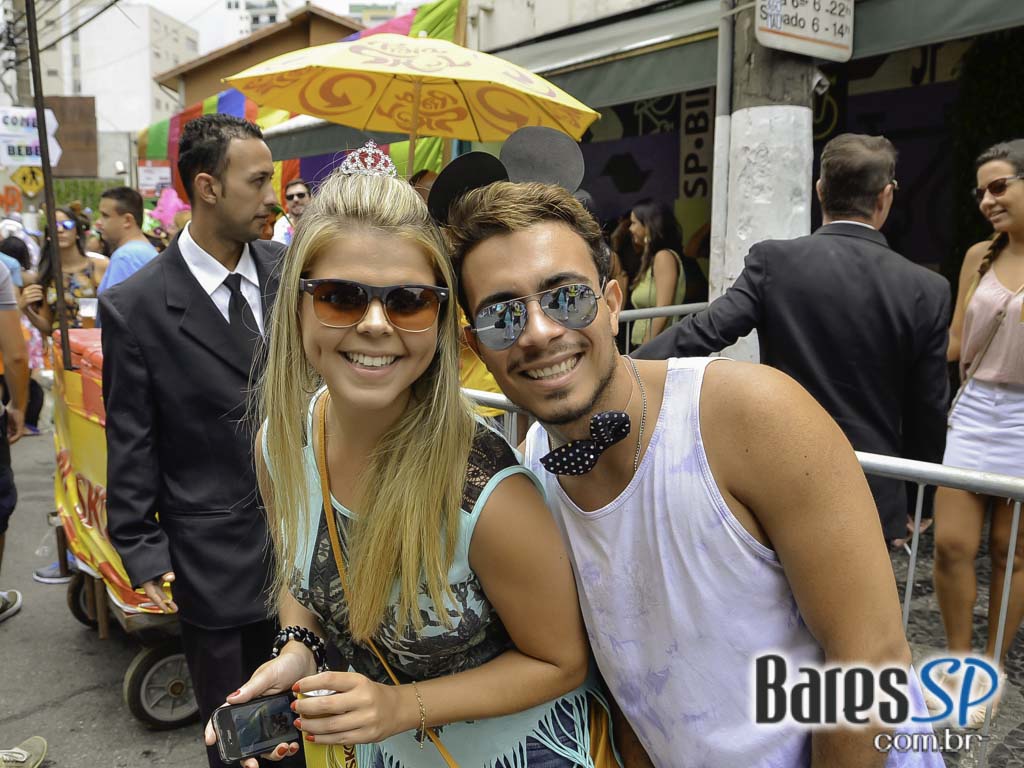 Bloco de Carnaval Fogo & Paixão embalou a tarde de sábado em frente ao bar Pirajá Bloco de Carnaval Fogo & Paixão embalou a tarde de sábado em frente ao bar Pirajá