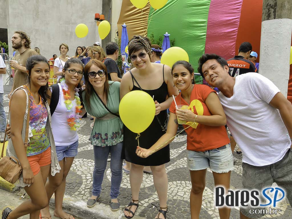 Bloco de Carnaval Fogo & Paixão embalou a tarde de sábado em frente ao bar Pirajá Bloco de Carnaval Fogo & Paixão embalou a tarde de sábado em frente ao bar Pirajá