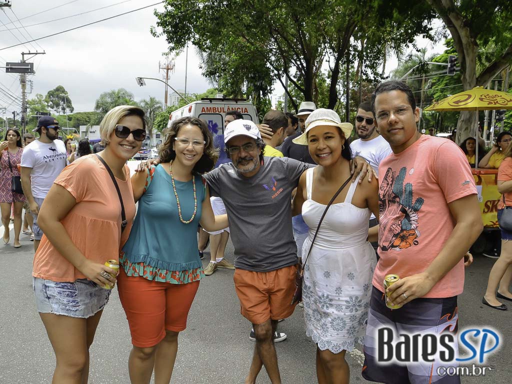 Bloco de Carnaval Fogo & Paixão embalou a tarde de sábado em frente ao bar Pirajá Bloco de Carnaval Fogo & Paixão embalou a tarde de sábado em frente ao bar Pirajá