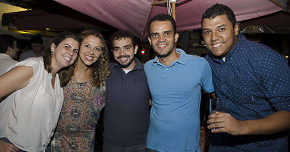 Lucas Pacini agitou a noite de sexta-feira com muito pop rock no Bar Providência