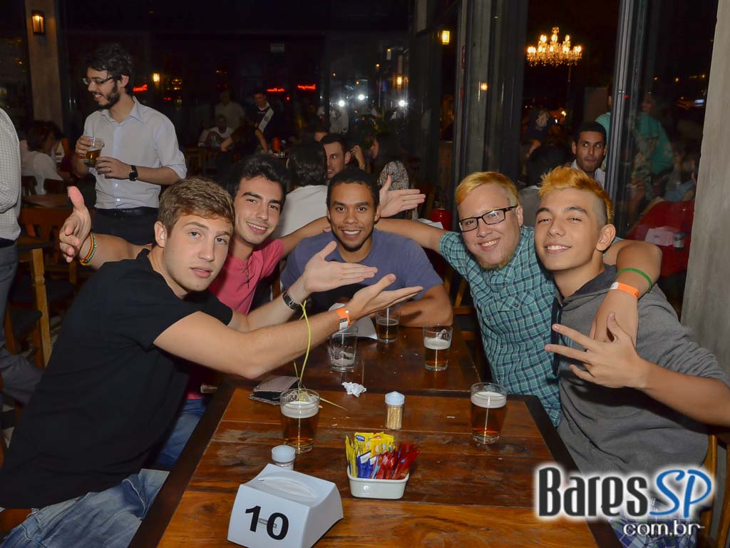 Happy Hour descontraído e animado aconteceu nesta quinta-feira no bar Seu Domingos Happy Hour descontraído e animado aconteceu nesta quinta-feira no bar Seu Domingos