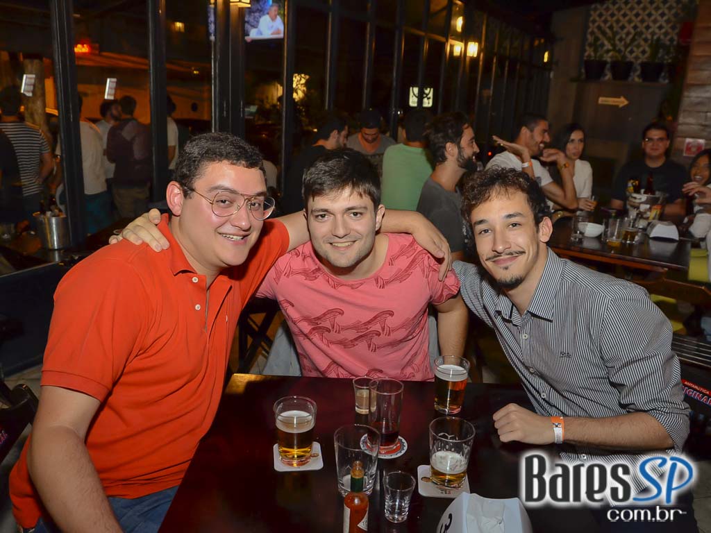 Happy Hour descontraído e animado aconteceu nesta quinta-feira no bar Seu Domingos Happy Hour descontraído e animado aconteceu nesta quinta-feira no bar Seu Domingos