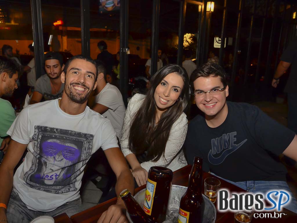 Happy Hour descontraído e animado aconteceu nesta quinta-feira no bar Seu Domingos Happy Hour descontraído e animado aconteceu nesta quinta-feira no bar Seu Domingos