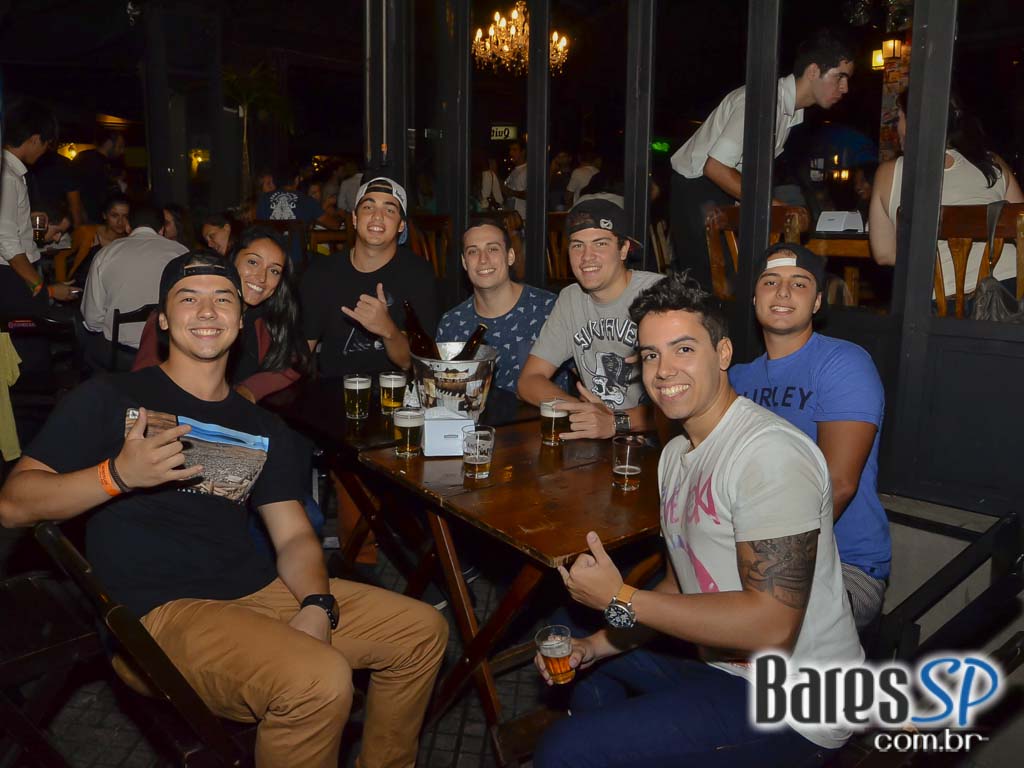 Happy Hour descontraído e animado aconteceu nesta quinta-feira no bar Seu Domingos Happy Hour descontraído e animado aconteceu nesta quinta-feira no bar Seu Domingos