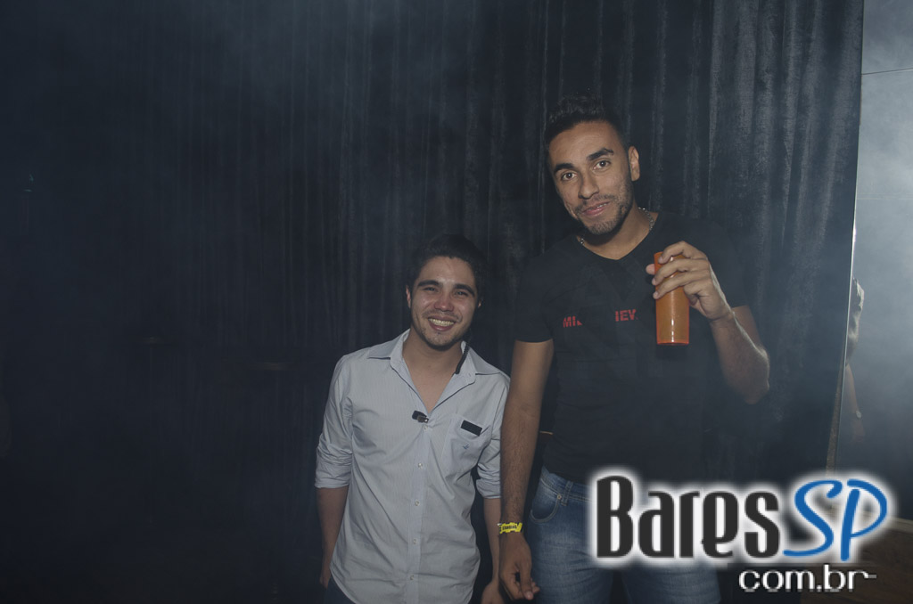 Rodrigo Rios e Bateria da Rosas de Ouro tocaram no Esquenta de Carnaval da Brook's SP Rodrigo Rios e Bateria da Rosas de Ouro tocaram no Esquenta de Carnaval da Brook's SP