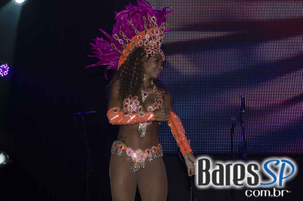 Rodrigo Rios e Bateria da Rosas de Ouro tocaram no Esquenta de Carnaval da Brook's SP Rodrigo Rios e Bateria da Rosas de Ouro tocaram no Esquenta de Carnaval da Brook's SP