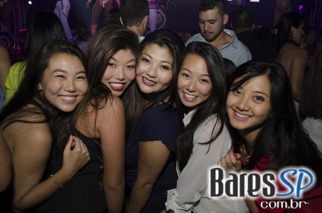 Rodrigo Rios e Bateria da Rosas de Ouro tocaram no Esquenta de Carnaval da Brook's SP Rodrigo Rios e Bateria da Rosas de Ouro tocaram no Esquenta de Carnaval da Brook's SP