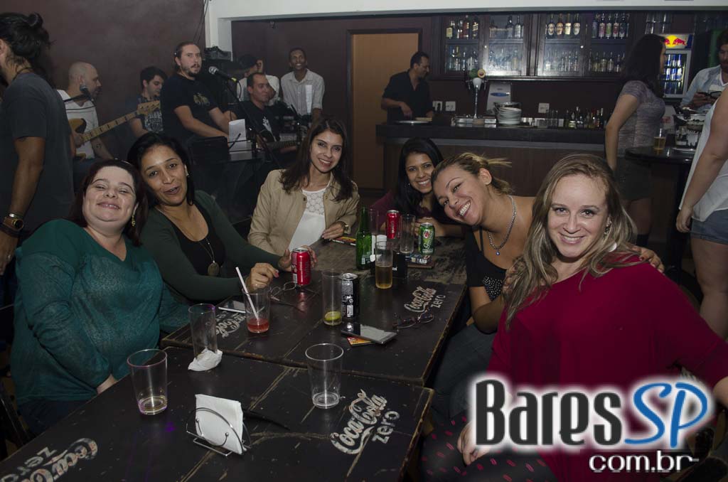 Santa Julia ofereceu Happy hour descontraído com cardápio variado de petiscos e bebidas Santa Julia ofereceu Happy hour descontraído com cardápio variado de petiscos e bebidas