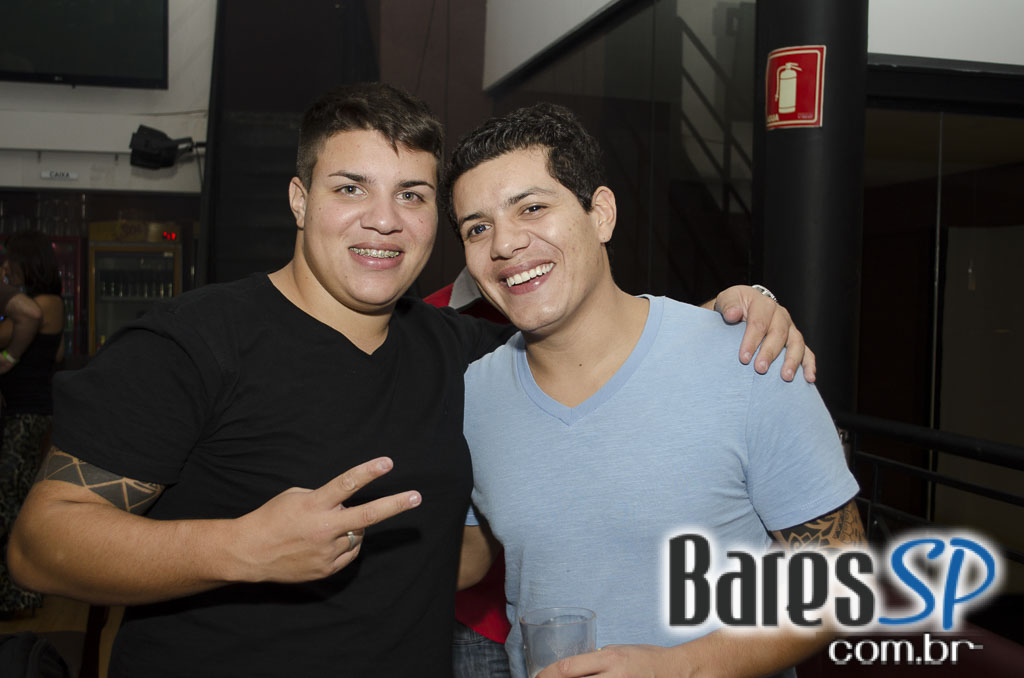 Santa Julia ofereceu Happy hour descontraído com cardápio variado de petiscos e bebidas Santa Julia ofereceu Happy hour descontraído com cardápio variado de petiscos e bebidas