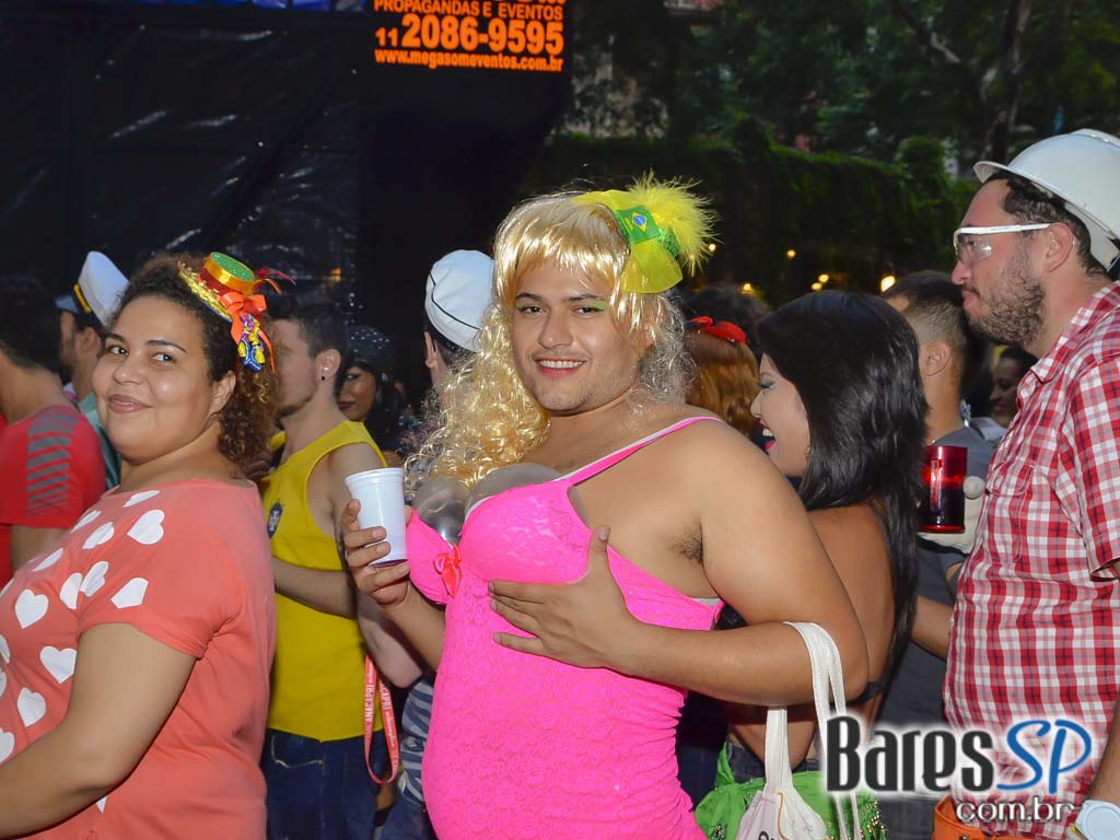 Bloco Me Fode Que Eu Sou Produção saiu da Praça Roosevelt neste sábado Bloco Me Fode Que Eu Sou Produção saiu da Praça Roosevelt neste sábado