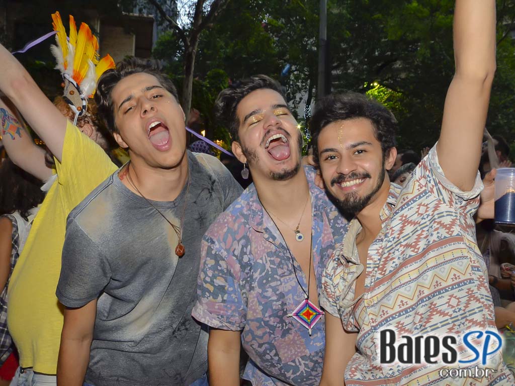 Bloco Me Fode Que Eu Sou Produção saiu da Praça Roosevelt neste sábado Bloco Me Fode Que Eu Sou Produção saiu da Praça Roosevelt neste sábado