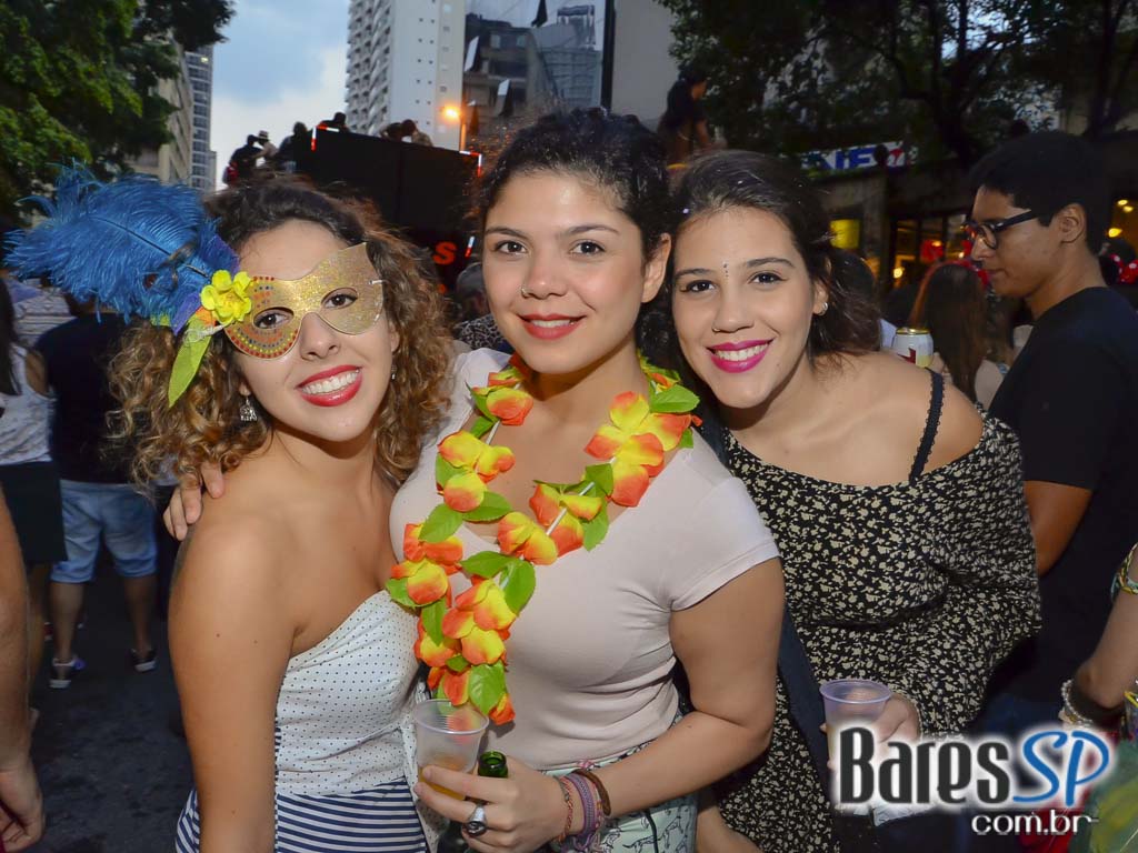 Bloco Me Fode Que Eu Sou Produção saiu da Praça Roosevelt neste sábado Bloco Me Fode Que Eu Sou Produção saiu da Praça Roosevelt neste sábado