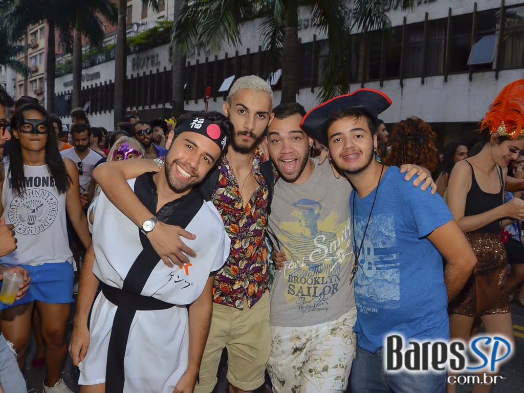 Bloco Me Fode Que Eu Sou Produção saiu da Praça Roosevelt neste sábado Bloco Me Fode Que Eu Sou Produção saiu da Praça Roosevelt neste sábado