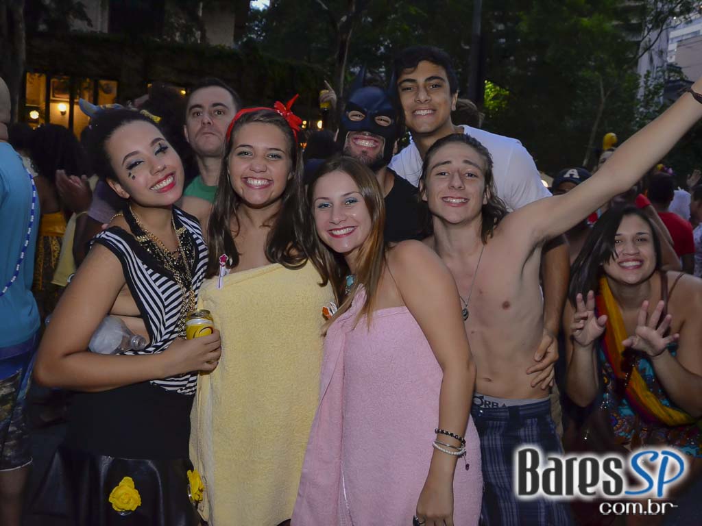 Bloco Me Fode Que Eu Sou Produção saiu da Praça Roosevelt neste sábado Bloco Me Fode Que Eu Sou Produção saiu da Praça Roosevelt neste sábado