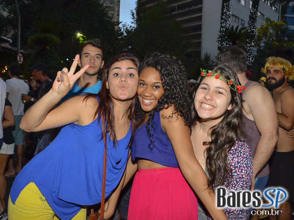 Bloco Me Fode Que Eu Sou Produção saiu da Praça Roosevelt neste sábado Bloco Me Fode Que Eu Sou Produção saiu da Praça Roosevelt neste sábado