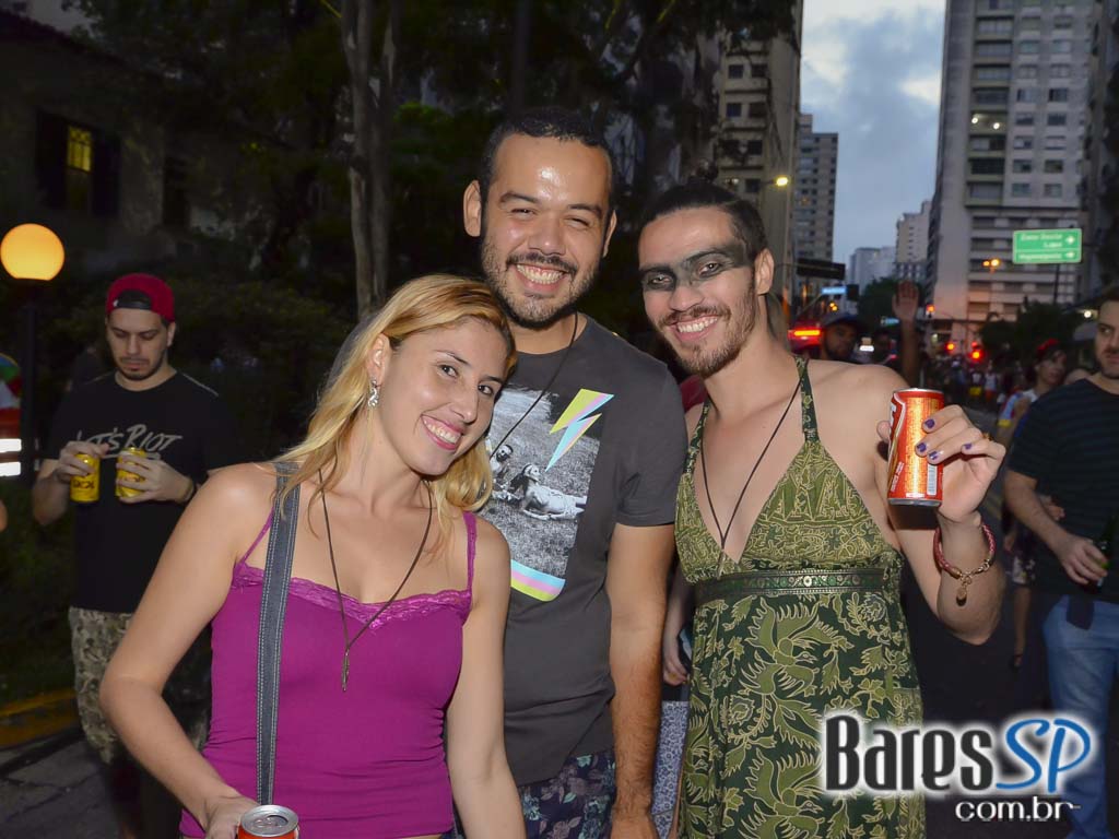 Bloco Me Fode Que Eu Sou Produção saiu da Praça Roosevelt neste sábado Bloco Me Fode Que Eu Sou Produção saiu da Praça Roosevelt neste sábado