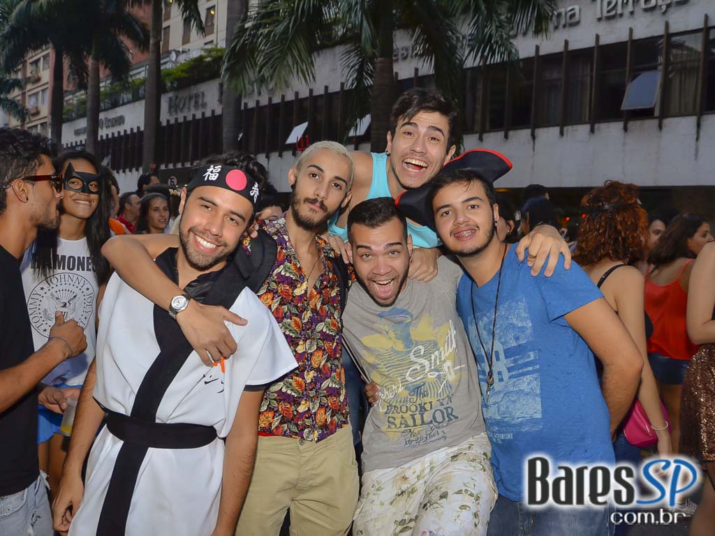 Bloco Me Fode Que Eu Sou Produção saiu da Praça Roosevelt neste sábado Bloco Me Fode Que Eu Sou Produção saiu da Praça Roosevelt neste sábado