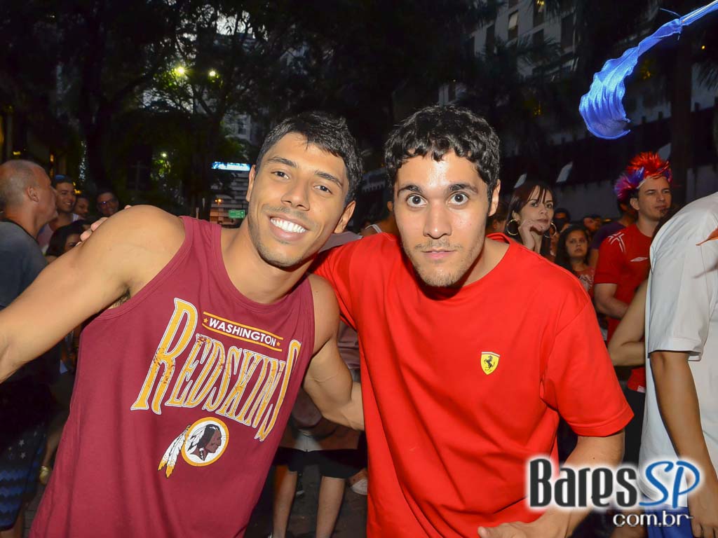 Bloco Me Fode Que Eu Sou Produção saiu da Praça Roosevelt neste sábado Bloco Me Fode Que Eu Sou Produção saiu da Praça Roosevelt neste sábado