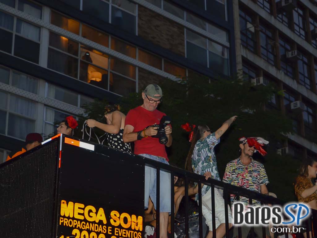 Bloco Me Fode Que Eu Sou Produção saiu da Praça Roosevelt neste sábado Bloco Me Fode Que Eu Sou Produção saiu da Praça Roosevelt neste sábado