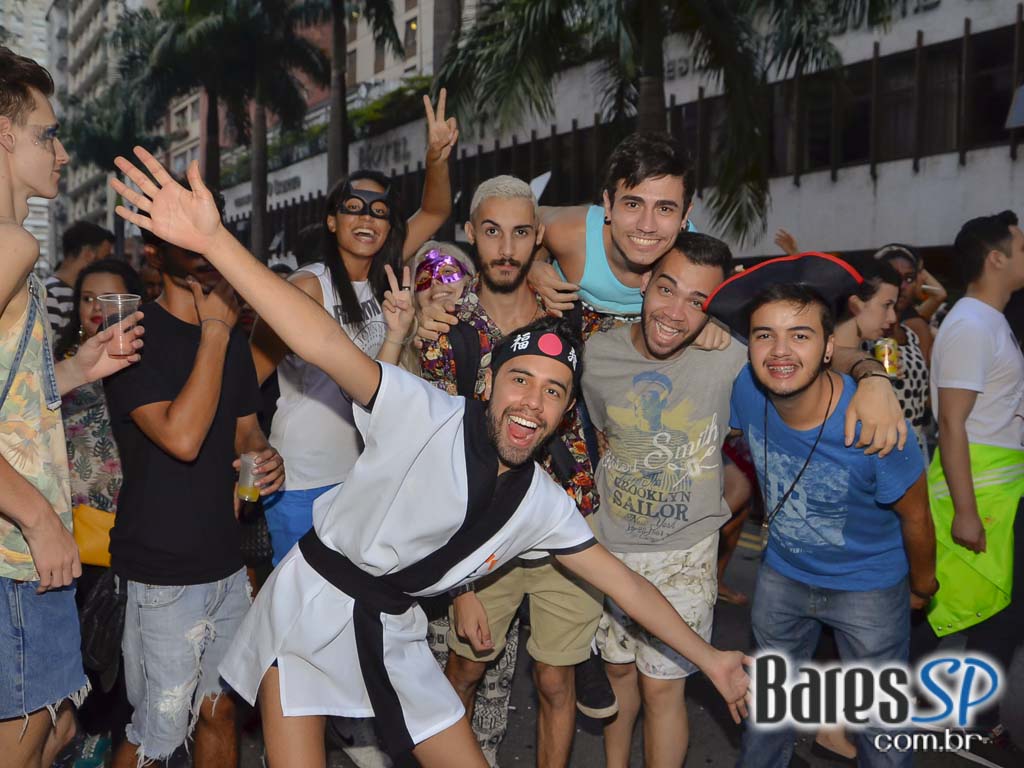 Bloco Me Fode Que Eu Sou Produção saiu da Praça Roosevelt neste sábado Bloco Me Fode Que Eu Sou Produção saiu da Praça Roosevelt neste sábado