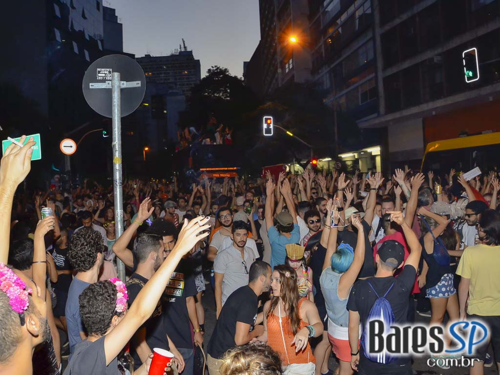 Bloco Me Fode Que Eu Sou Produção saiu da Praça Roosevelt neste sábado Bloco Me Fode Que Eu Sou Produção saiu da Praça Roosevelt neste sábado