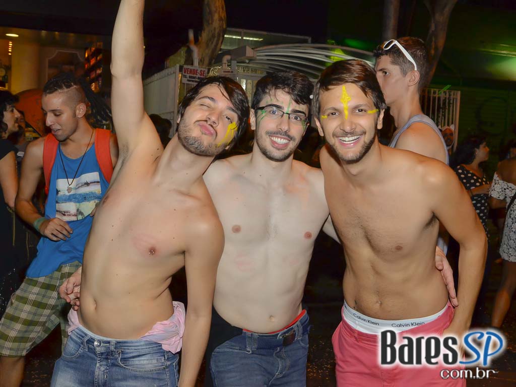 Bloco Me Fode Que Eu Sou Produção saiu da Praça Roosevelt neste sábado Bloco Me Fode Que Eu Sou Produção saiu da Praça Roosevelt neste sábado