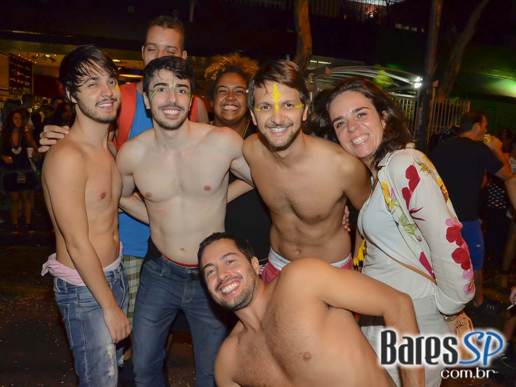 Bloco Me Fode Que Eu Sou Produção saiu da Praça Roosevelt neste sábado Bloco Me Fode Que Eu Sou Produção saiu da Praça Roosevelt neste sábado