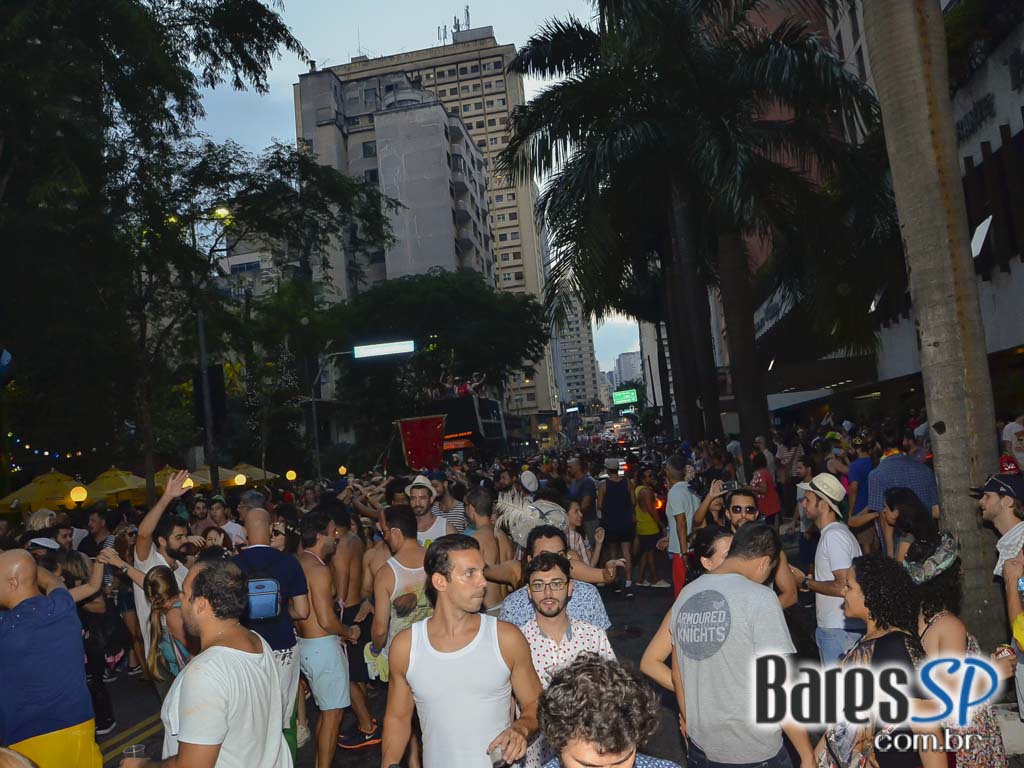 Bloco Me Fode Que Eu Sou Produção saiu da Praça Roosevelt neste sábado Bloco Me Fode Que Eu Sou Produção saiu da Praça Roosevelt neste sábado