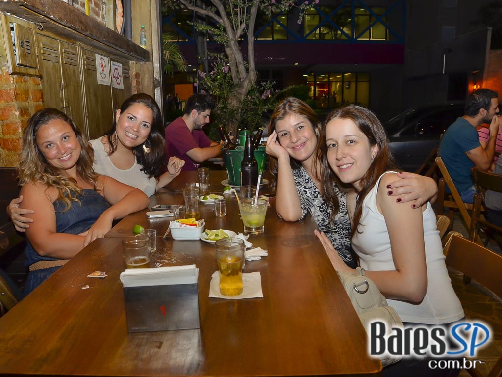 Happy hour divertido e animado no Paralelo 12:27 da Vila Mariana Happy hour divertido e animado no Paralelo 12:27 da Vila Mariana