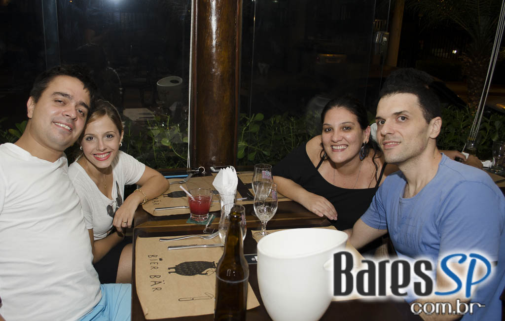 Cardápio variado e ambiente descontraído no Bier Bar sábado Cardápio variado e ambiente descontraído no Bier Bar sábado