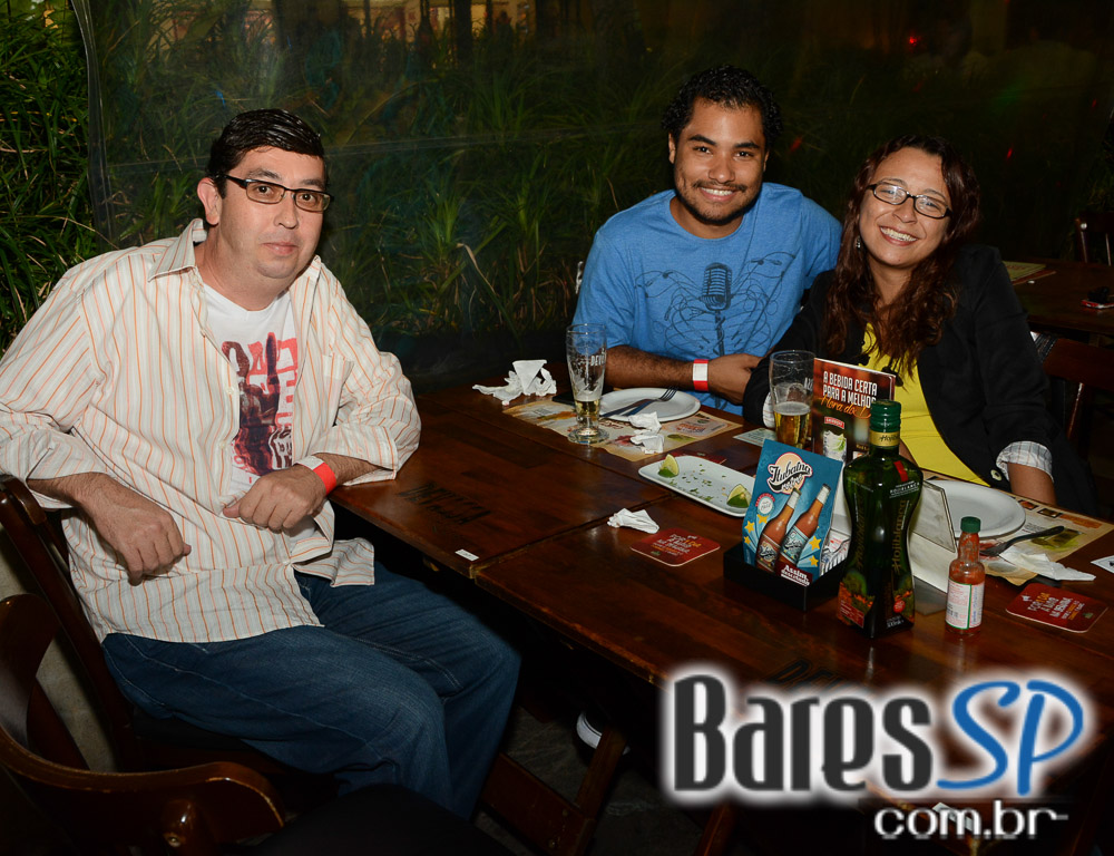 Drikas Party 2nd Edition animou o sábado com open bar e DJ na Devassa West Plaza Drikas Party 2nd Edition animou o sábado com open bar e DJ na Devassa West Plaza