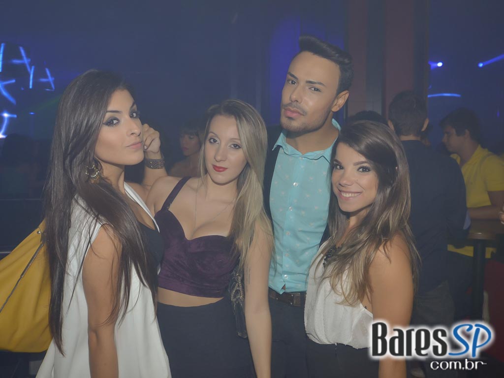 Cantora Anitta realizou show com seus sucessos na Brook's SP Cantora Anitta realizou show com seus sucessos na Brook's SP